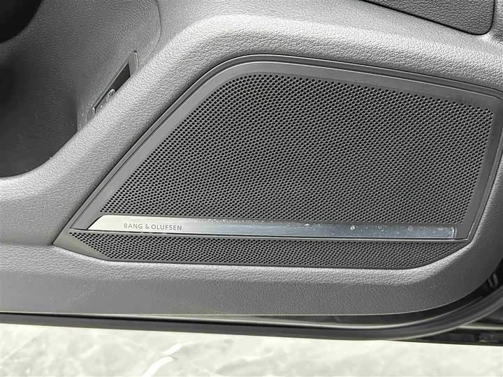 Фото 11 - Audi A6L