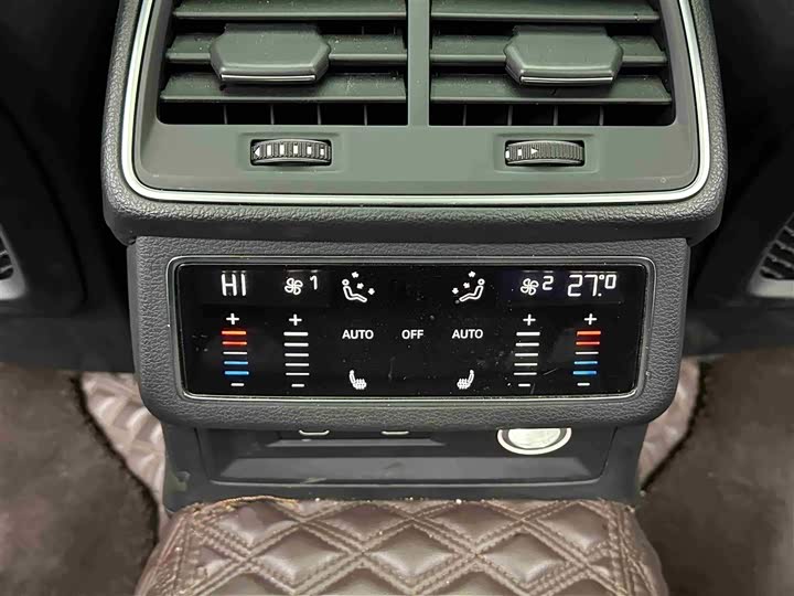 Фото 12 - Audi A6L