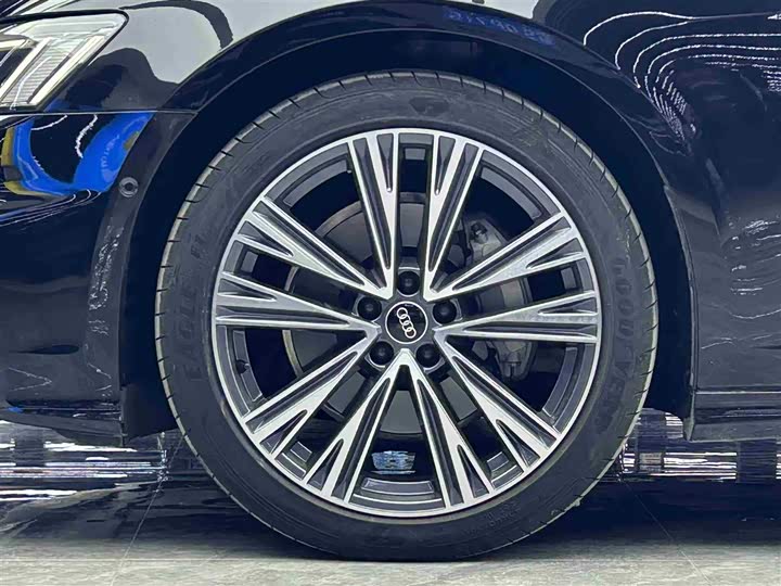 Фото 4 - Audi A6L