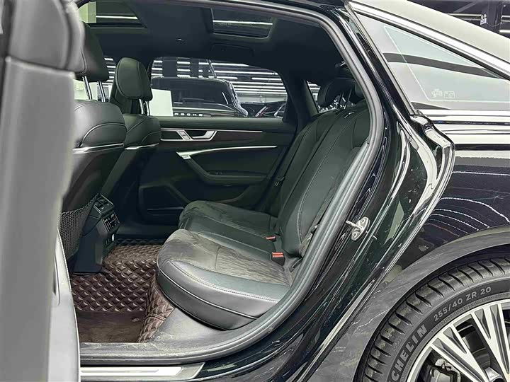 Фото 7 - Audi A6L