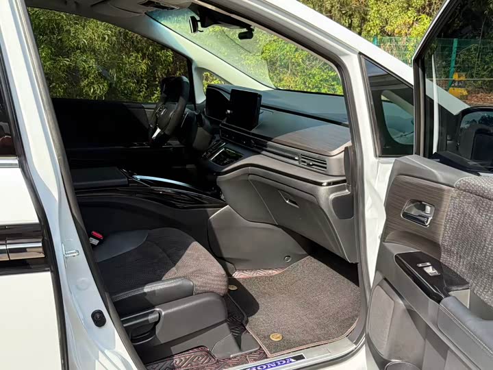 Фото 15 - Honda Elysion