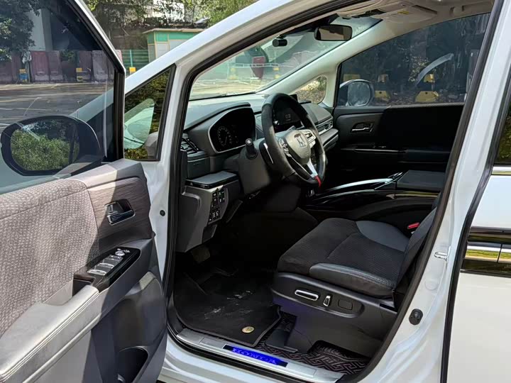 Фото 7 - Honda Elysion