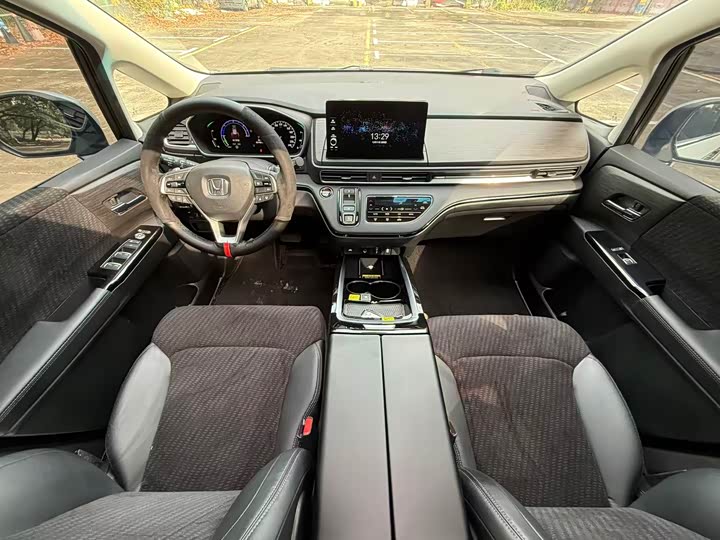 Фото 9 - Honda Elysion