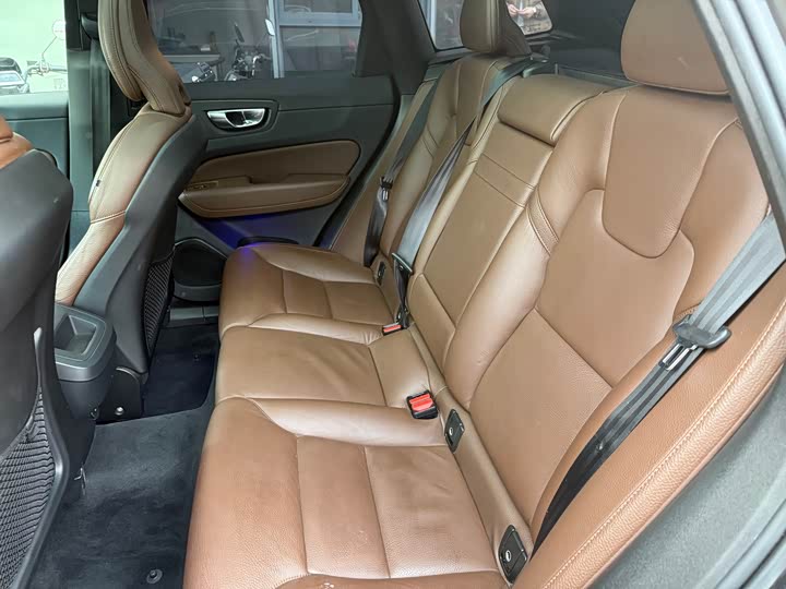 Фото 10 - Volvo XC60