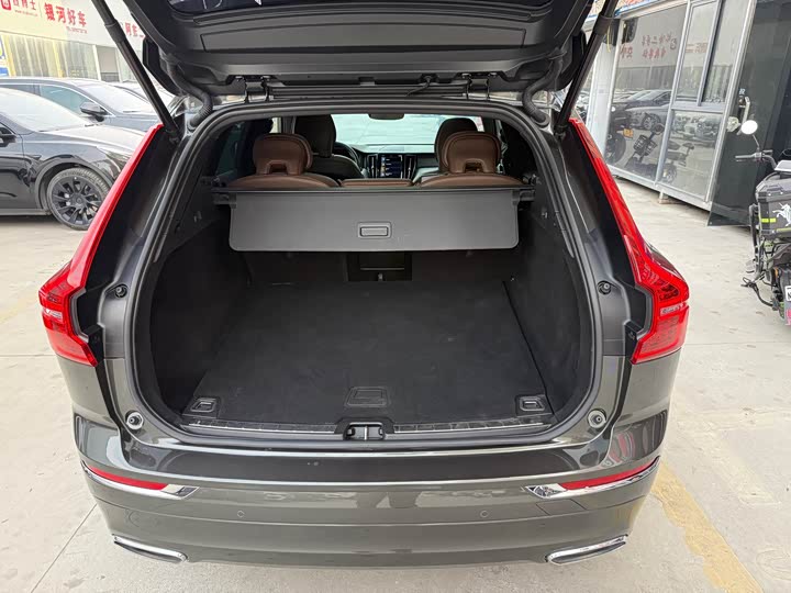 Фото 11 - Volvo XC60