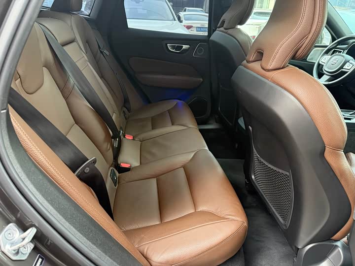 Фото 13 - Volvo XC60