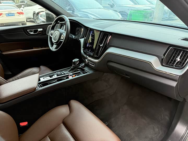 Фото 15 - Volvo XC60