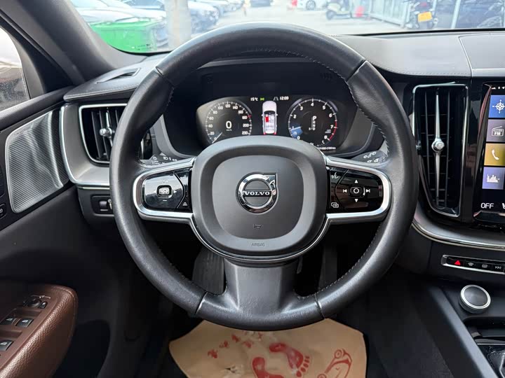 Фото 16 - Volvo XC60