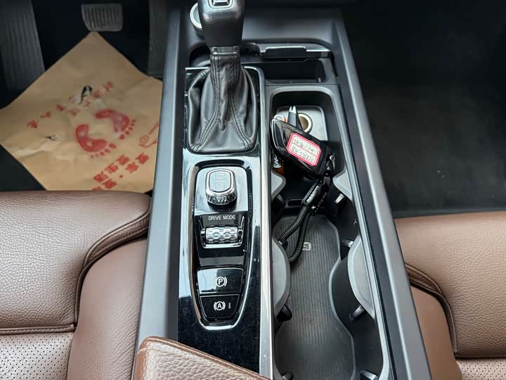 Фото 18 - Volvo XC60