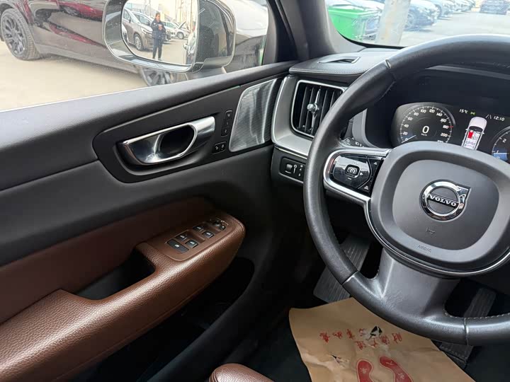 Фото 20 - Volvo XC60