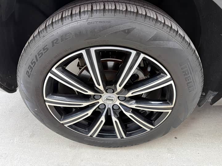 Фото 22 - Volvo XC60