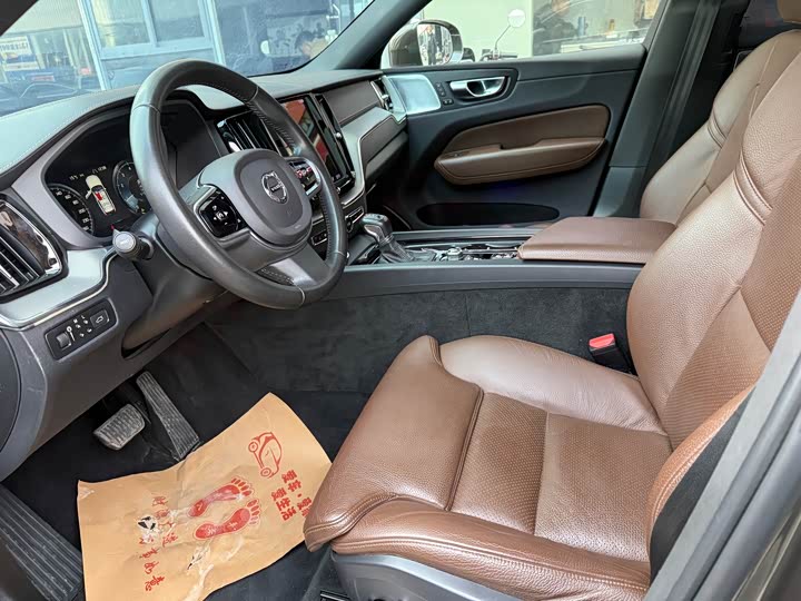 Фото 7 - Volvo XC60