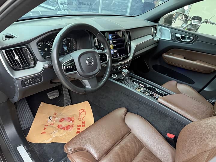 Фото 8 - Volvo XC60