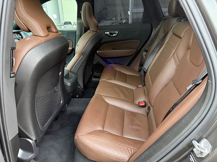 Фото 9 - Volvo XC60