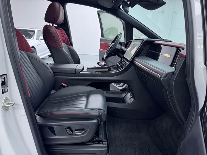 Фото 11 - GAC Trumpchi M8