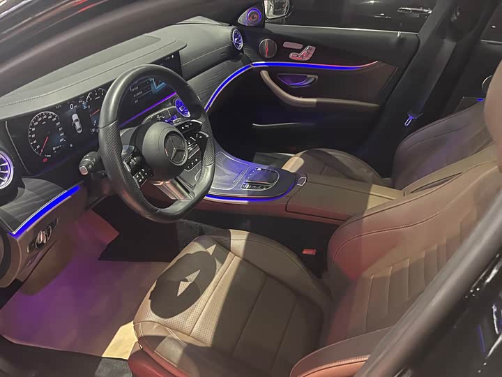 Фото 11 - Mercedes-Benz E-Class