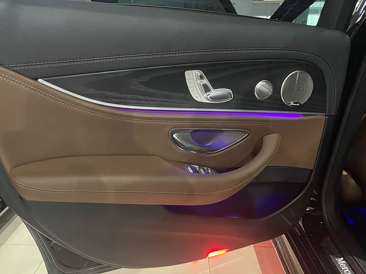 Фото 8 - Mercedes-Benz E-Class