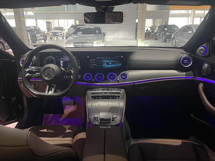 Фото 9 - Mercedes-Benz E-Class