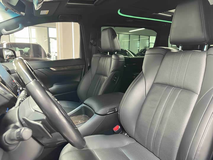 Фото 11 - Toyota Vellfire