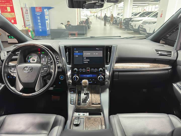 Фото 12 - Toyota Vellfire