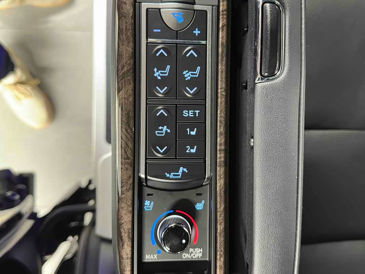 Фото 20 - Toyota Vellfire