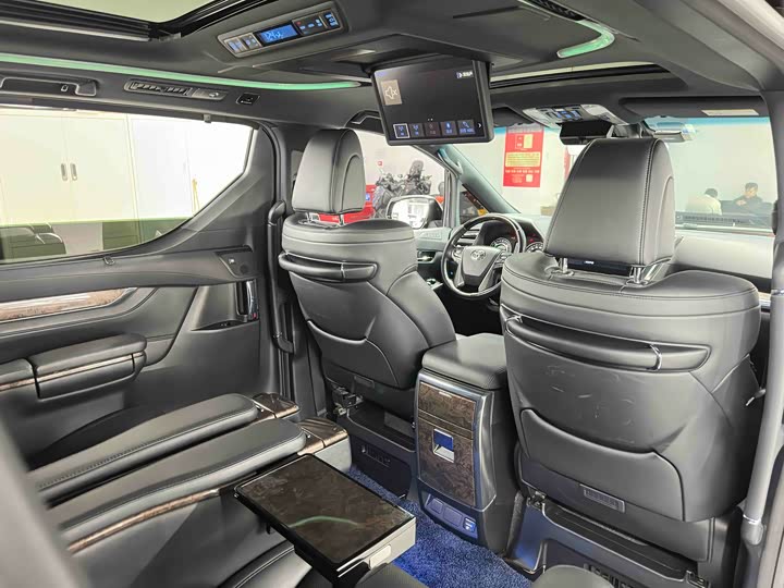 Фото 23 - Toyota Vellfire