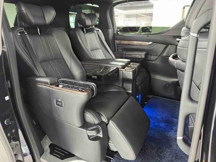 Фото 24 - Toyota Vellfire