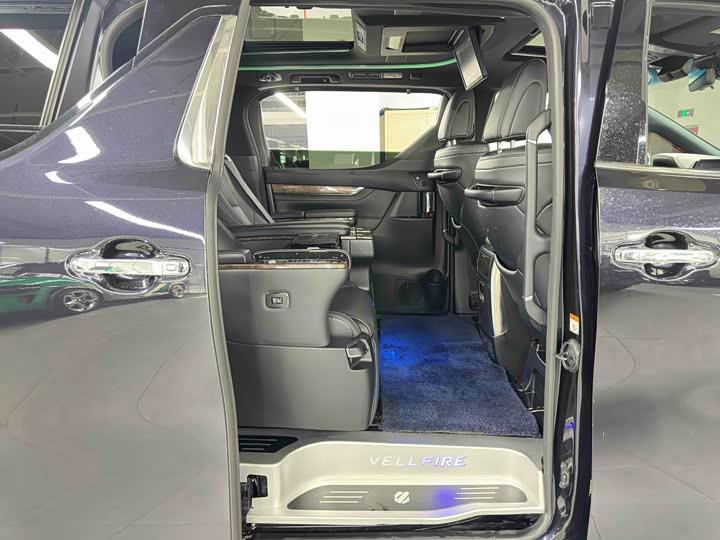 Фото 27 - Toyota Vellfire