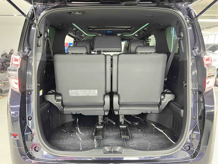 Фото 28 - Toyota Vellfire