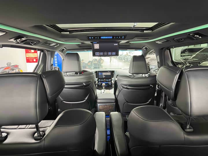 Фото 29 - Toyota Vellfire