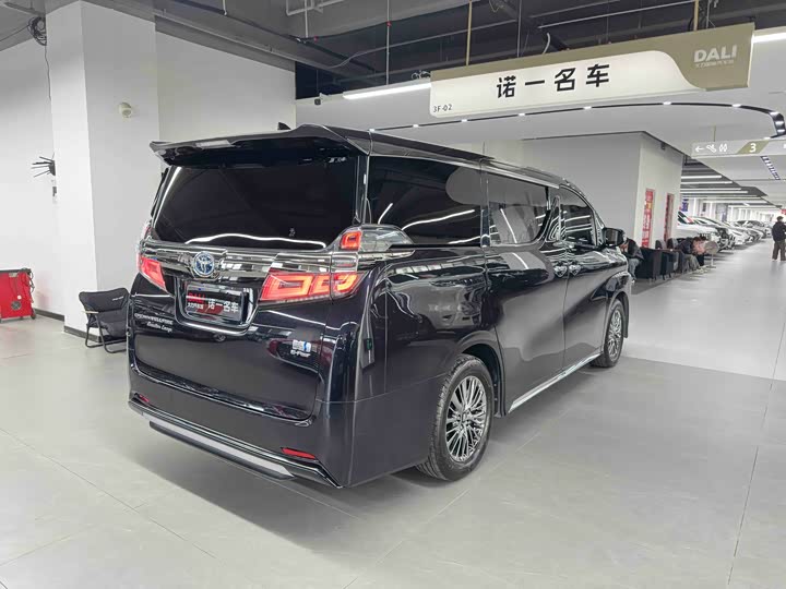 Фото 5 - Toyota Vellfire