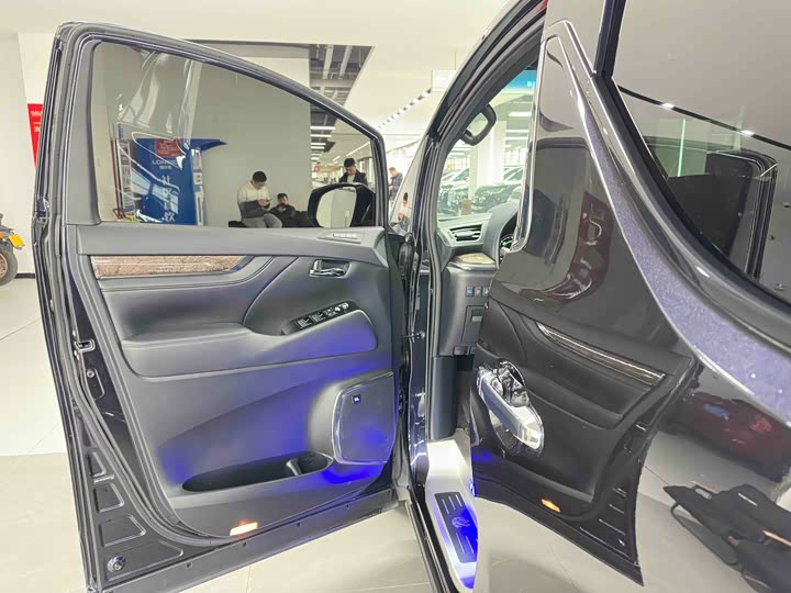 Фото 6 - Toyota Vellfire