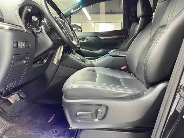 Фото 8 - Toyota Vellfire