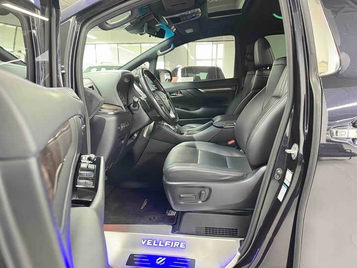 Фото 9 - Toyota Vellfire