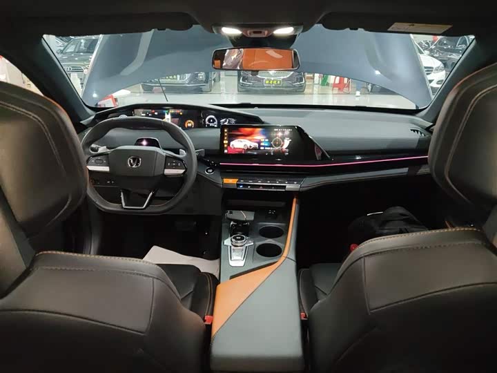 Фото 10 - Changan UNI-V