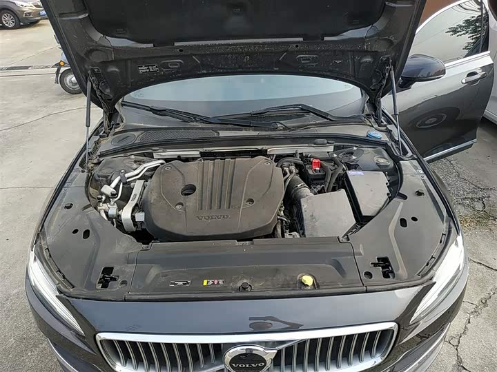 Фото 10 - Volvo S90