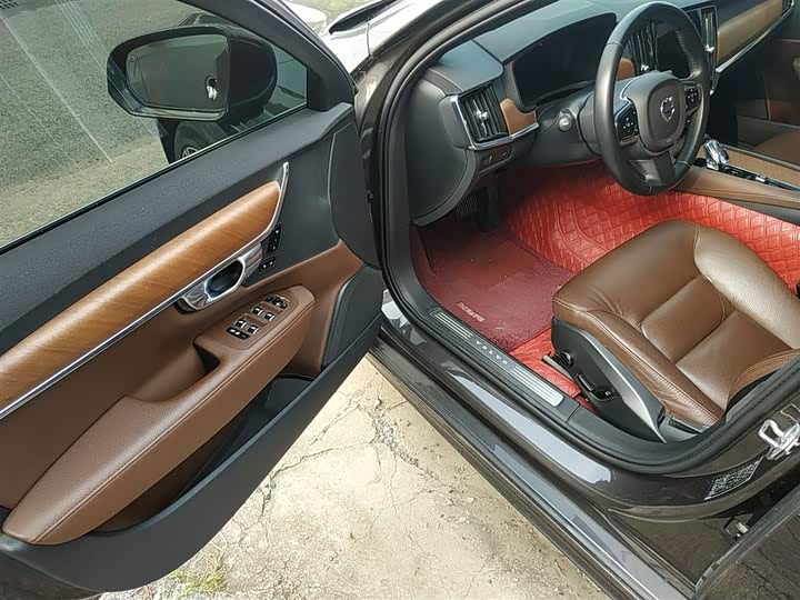 Фото 13 - Volvo S90