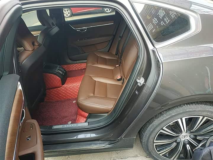 Фото 14 - Volvo S90