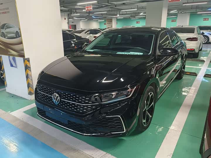 Фото 1 - Volkswagen Passat