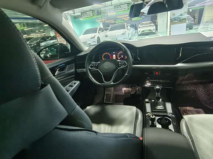 Фото 11 - Volkswagen Passat