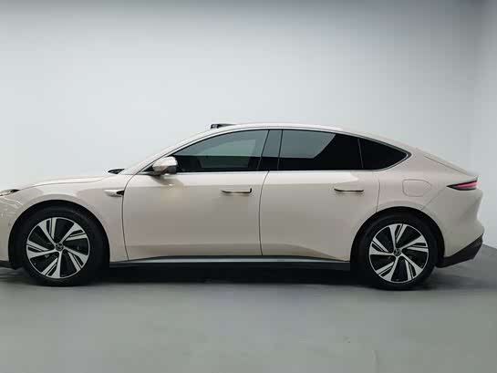 Фото 10 - Nio ET5