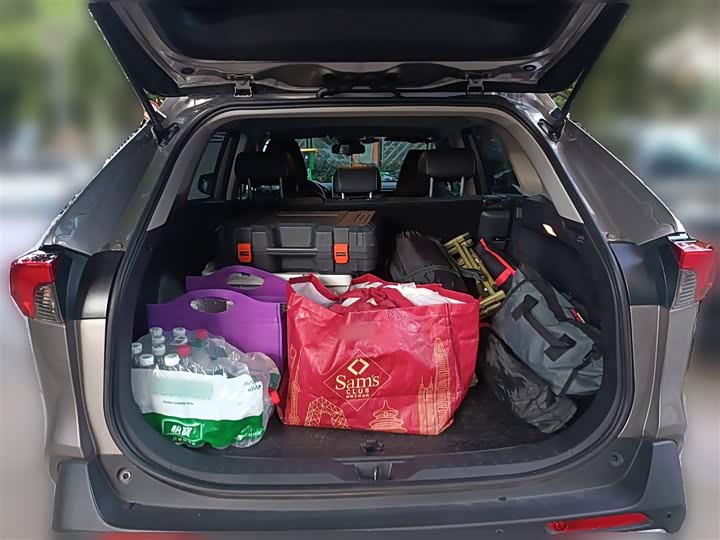 Фото 10 - Toyota RAV4