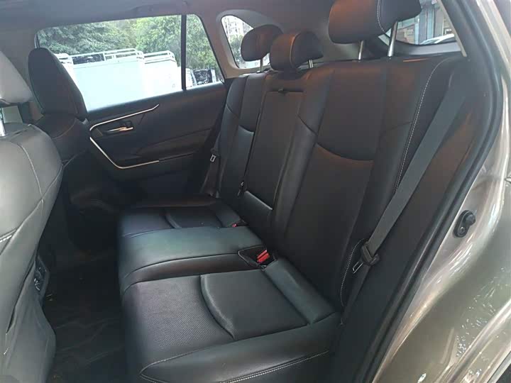 Фото 15 - Toyota RAV4