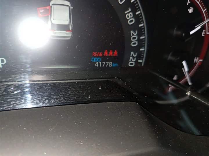 Фото 5 - Toyota RAV4