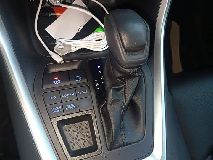 Фото 7 - Toyota RAV4