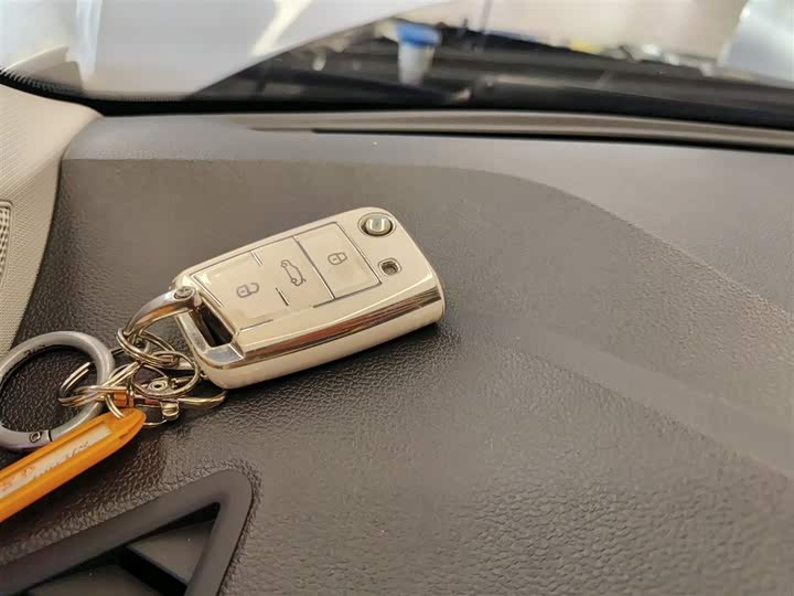 Фото 11 - Volkswagen T-Roc