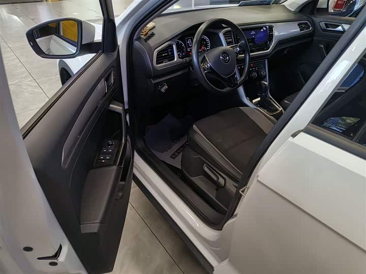 Фото 13 - Volkswagen T-Roc