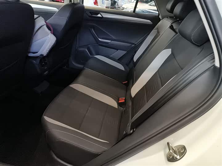 Фото 14 - Volkswagen T-Roc