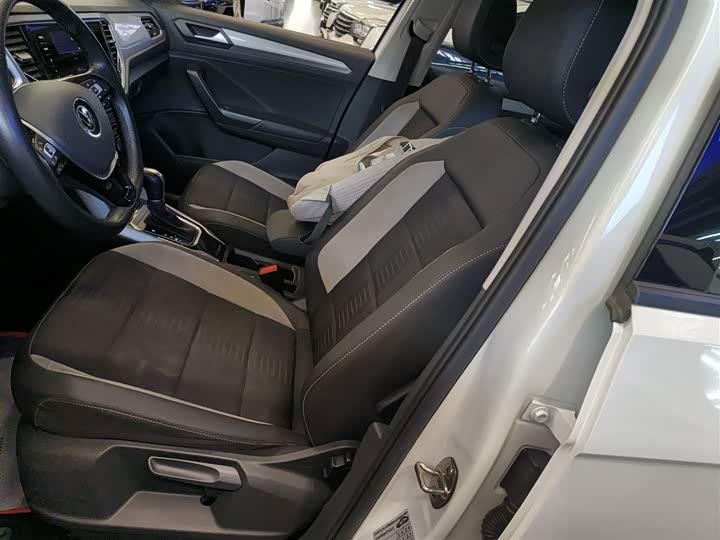 Фото 7 - Volkswagen T-Roc