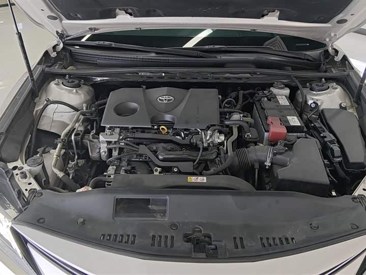 Фото 10 - Toyota Camry